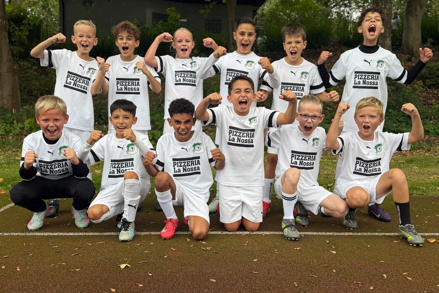 E4 mit neuen Trainingsoutfits