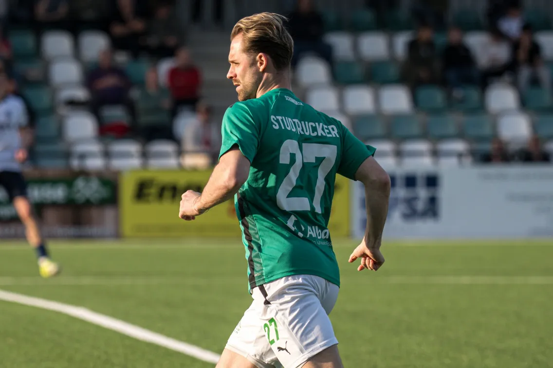 Foto zum Newsartikel Später Siegtreffer am Schetters Busch: Schwalben schlagen Di