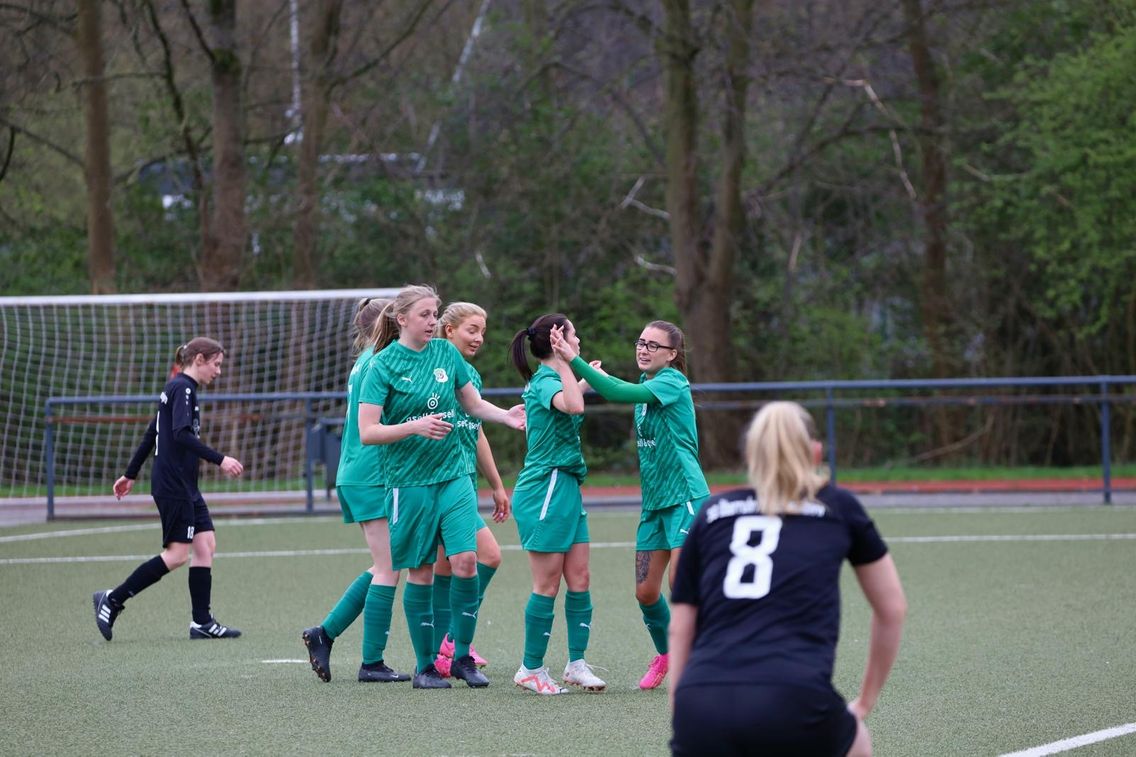 Foto zum Newsartikel Saisonabschluss: Frauen können Aufstiegsrennen entscheiden