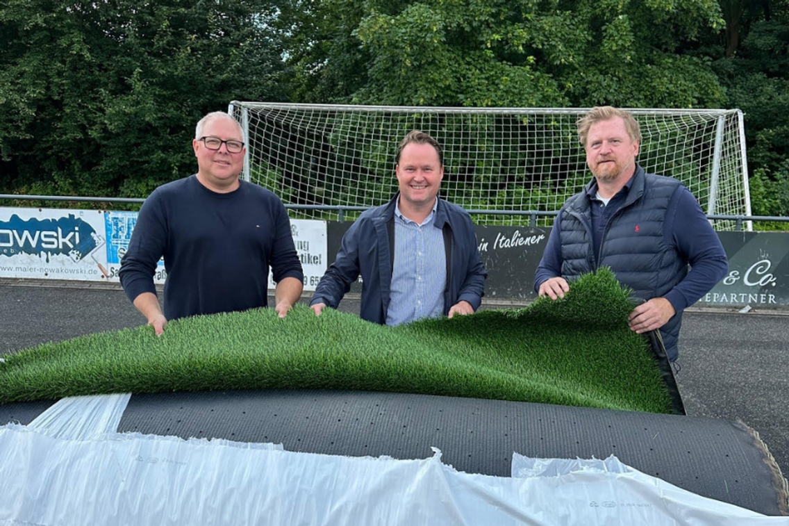 Foto zum Newsartikel Austausch des Belags der Kunstrasenplätze in vollem Gange
