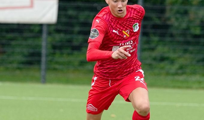 Niederrheinpokal: Peter Neururer schickt Schwalben auf Asche