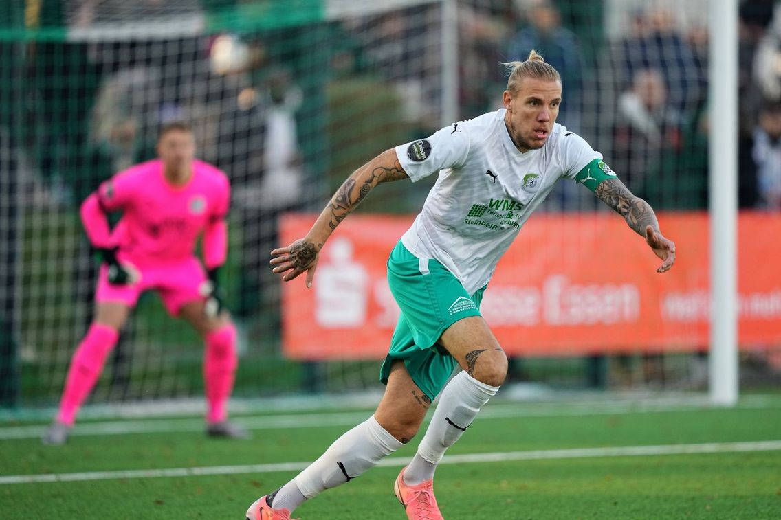 Foto zum Newsartikel Schwalben müssen sich mit 2:2 gegen 1. FC Kleve begnügen