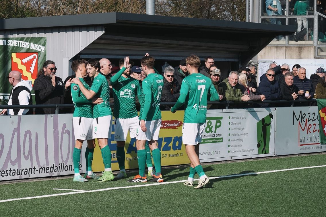Foto zum Newsartikel Souveräner Heimsieg: Schonnebeck bezwingt Meerbusch mit 4:1