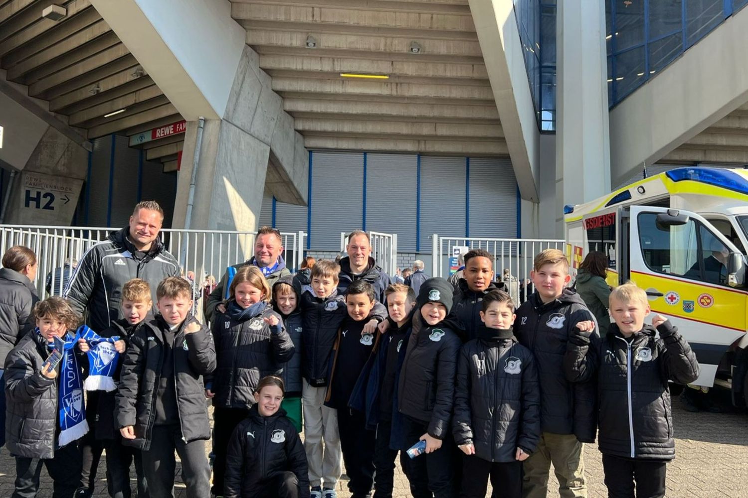 Schwalben und Adler Hand in Hand – die E4 als Einlaufkinder