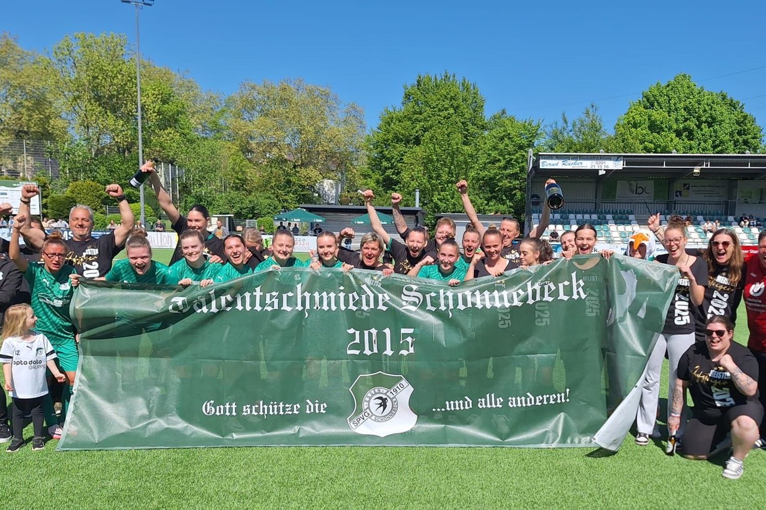 Schwalben-Frauen machen Aufstieg perfekt!